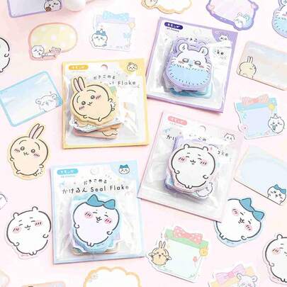 chiikawa 1 Set 2026 Nuevo Paquete de Pegatinas de Anime Japonés! Este set incluye notas adhesivas, etiquetas, blocs de notas, tarjetas de información y pegatinas de sellado. Presentan diseños lindos y animados, perfectos para estudiar, recordatorios y decoración diaria.
