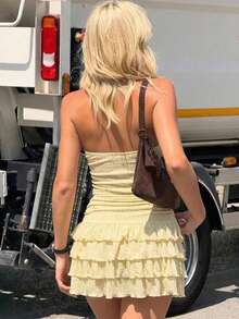 女士性感浅黄色两件套，露背吊带短款上衣搭配荷叶边层叠迷你裙，修身套装，适合约会和度假 - 黃色 - 查看 6