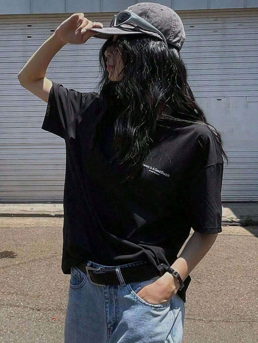 Camiseta holgada y casual de mujer con estampado de eslogan y hombros caídos de manga corta, camiseta de verano oversize, tops estilo universitarioLeisure - Negro - Ver 1