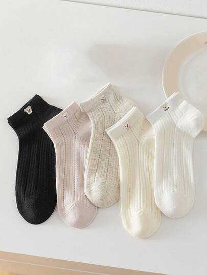 5 đôi tất cổ ngắn nữ kiểu dáng thường ngày, nhiều họa tiết để lựa chọn. Thoải mái và giản dị, thêu lưới, thấm hút mồ hôi và thoáng khí, thích hợp cho mặc hàng ngày mùa xuân/hè, du lịch, đi học.
