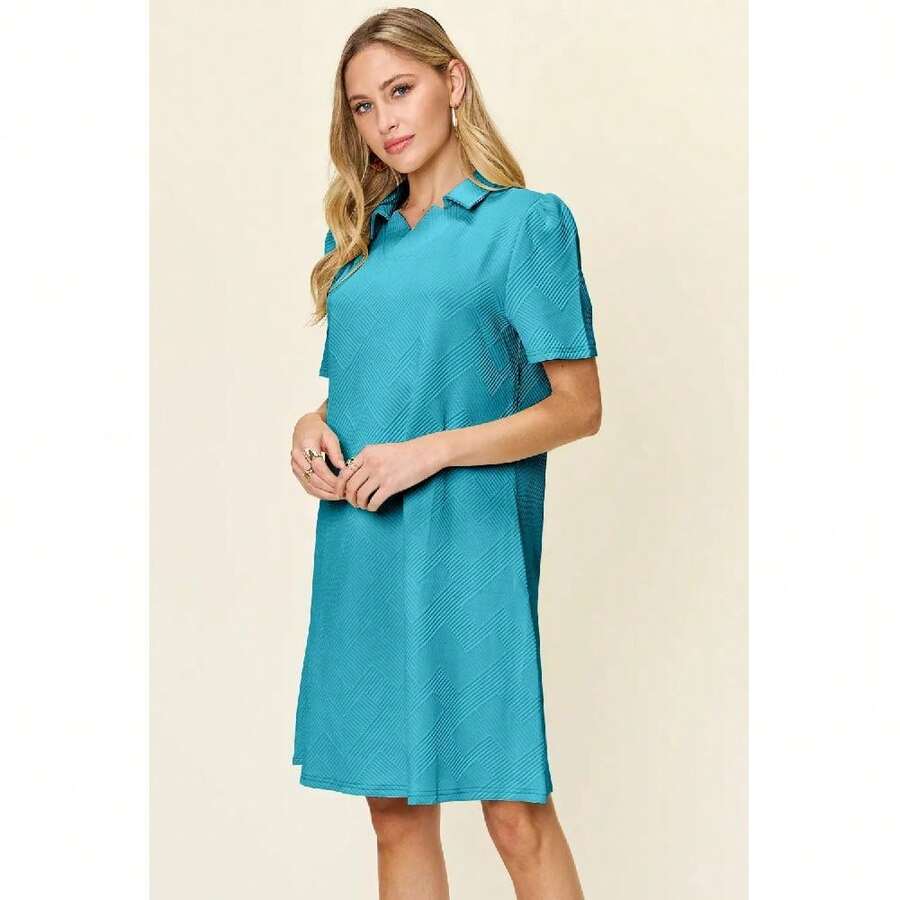 Vestido de manga corta con cuello texturizado y tamaño completo - Celeste - Ver 1