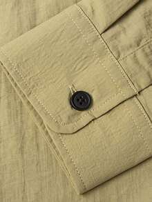 Tucano Camisa abotonada con textura arrugada de color oliva estilo "Old Money" para hombre, casual de negocios, de manga larga tipo sobrecamisa con bolsillo en el pecho, para oficina y uso diario refinado - Caqui - Ver 10