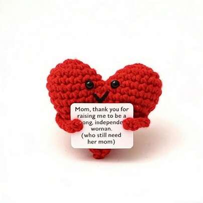 这款红色爱心玩偶是母亲节的暖心礼物。手工钩织的玩偶柔软可爱，能带来治愈的陪伴，也是送给母亲的一份温柔贴心的小惊喜。