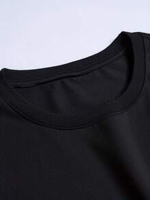 Camiseta gráfica para hombre inspirada en la moda callejera japonesa, con motivos de la cultura automotriz JDM y de Tokyo Drift, hecha de poliéster suave con un corte holgado, perfecta para el verano.Incluye caracteres japoneses y diseños de carreras. - Negro - Ver 3