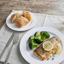 50/25/10个可重复使用的白色派对餐盘，7.5英寸和10.25英寸，适用于宴会和开胃菜 - 非常适合派对、婚礼、生日和餐饮活动（圣诞节/情人节/母亲节），婚礼用品，活动餐具，时尚餐盘，优雅餐具，轻便耐用，适合家庭聚会和餐饮服务 - 白色 - 查看 5