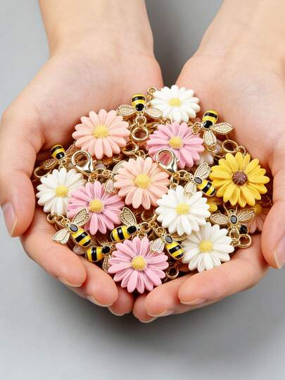 סט של 1/8 מחזיקי מפתחות בסגנון חמניות, פרח חיננית, דבורה, מתאים למתנה ליום המורה, מתנה לחזרה לבית הספר, מתנות למסיבה, מתנות לחגים ויום נישואין. ניתן להשתמש כמחזיק מפתחות, תליון לתיק, אביזרי תיק, שרוך זיהוי, קישוט לרכב וכו'.