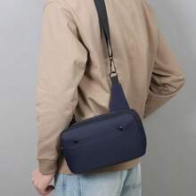 男士新款胸包，黑/灰/绿/蓝四色可选，经典图案，尼龙材质，时尚休闲多功能男士单肩包，多口袋多隔层，3D立体收纳，更便捷实用，适合学生、中小学生、校园生活、旅行、商务出行、日常通勤、购物、办公、约会、户外活动等场合。 - 彩色 - 查看 7