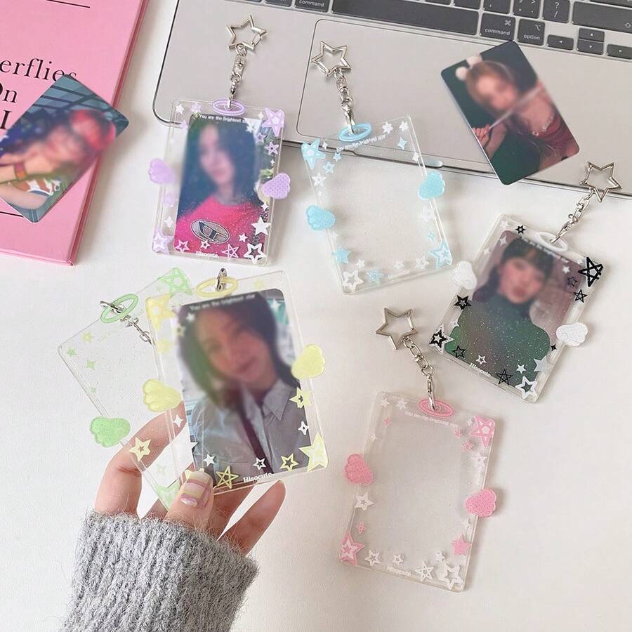 1 chiếc giá treo thẻ hình thần tượng 3 inch dành cho học sinh, kèm bao đựng thẻ trong suốt hình cánh thiên thần dễ thương. - Bao đựng thẻ - Xem 1