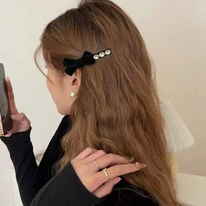 1个（左右随机）优雅高端神秘丝绒闪亮水钻蝴蝶结发夹，Y2K甜美复古刘海夹，适合日常甜美校园装扮、节日生日派对、舞会及其他重要场合