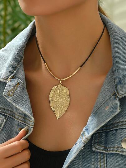1pc Elegant Metal Leaf Shaped Pendant Necklace, Suitable For Casual And Formal Occasions