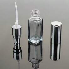 Bộ gồm 1 chai xịt thủy tinh vuông 3ml và 5ml, thích hợp đựng nước hoa, lý tưởng cho du lịch và làm mẫu thử mỹ phẩm, có thể tái sử dụng. - Xem 3