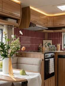 10pcs Glossy Vinyl Red Self-Adhesive Tiles, Decorative Wall Stickers, 30.5 X 30.5 Cm, Easy To Install, Removable, For Bathrooms, Kitchens, Interior Walls, Etc., Wall Decoration - 牆貼 - 查看 2