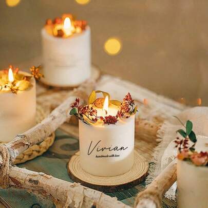 Nến thơm hương hoa tự nhiên, làm từ sáp đậu nành và hoa khô, thích hợp để trang trí phòng ngủ, phòng khách, văn phòng. Món quà hương thơm trang nhã dành tặng bố mẹ, bạn bè vào các dịp lễ.