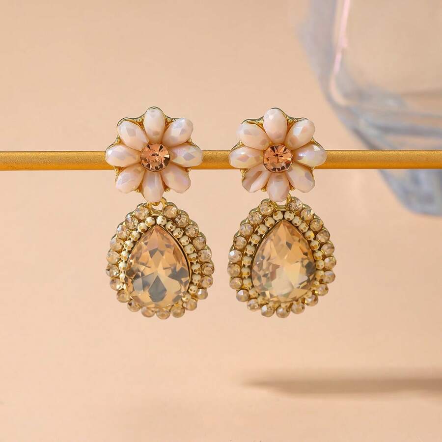 1 par de pendientes colgantes de cristal con flores elegantes, adecuados para uso diario, fiestas y bodas, hechos a mano con variaciones en forma, color y colocación del patrón floral - Champán - Ver 1