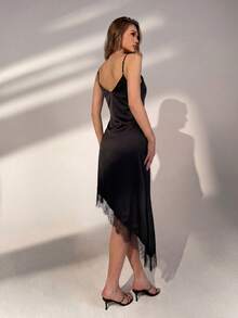 女士优雅黑色吊带不对称缎面中长连衣裙，蕾丝拼接，不对称下摆，适合夜间约会、海滩度假、夏季派对、休闲外出、生日庆祝以及春夏日常穿着。 - 黑色 - 查看 2