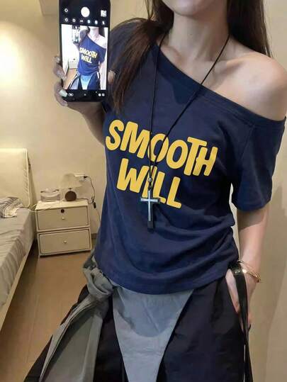 性感印花不对称肩短袖T恤，修身显瘦露脐上衣