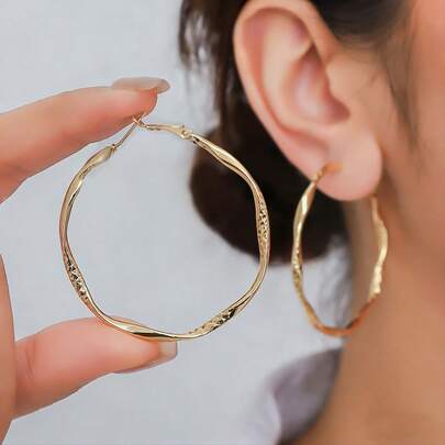 一对扭曲纹理耳环，时尚优雅的设计，适合女性在婚礼、订婚、周年纪念、派对、情人节和其他场合佩戴（花卉图案位置随机）