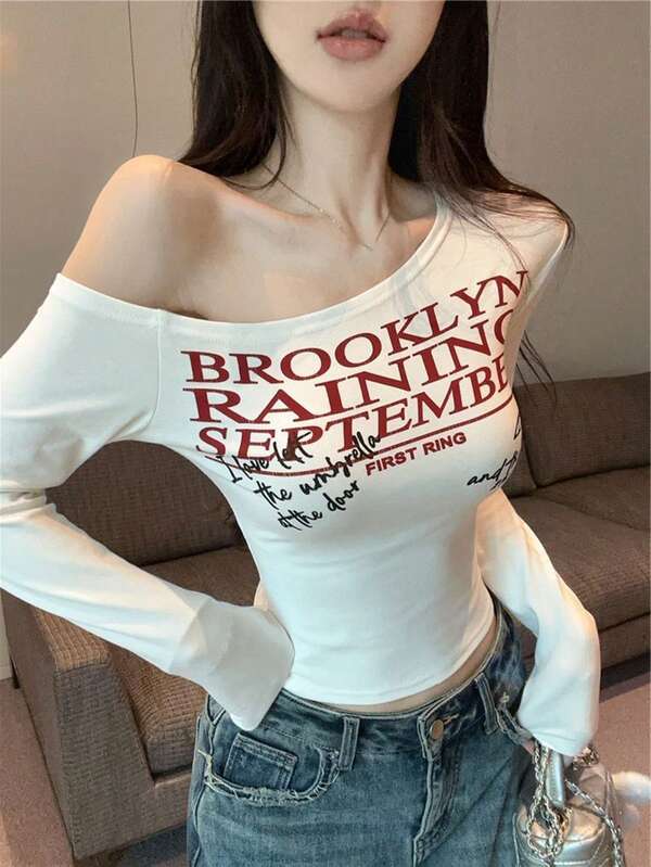 性感字母印花不对称肩部长袖T恤，美式修身露脐上衣，休闲白色
