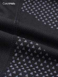 Men's Hooded Vest, Black Ombre Geometric Pattern Sportswear, Sleeveless Drawstring Hoodie, Breathable Mesh Fitness Training Top - Black - View 6