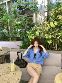 Áo sơ mi dài tay dáng rộng mỏng cổ chữ V phong cách tối giản Hàn Quốc, thiết kế thời trang. - Màu xanh lam - Xem 3