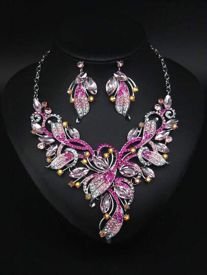 طقم مجوهرات فاخر من القلادة والأقراط المرصعة بالكريستال الوردي، مناسب لارتداء المرأة في الحفلات والزفاف والمناسبات