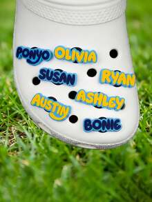 Dijes personalizados con nombre, dijes de zapatos personalizados, letras de dibujos animados lindos, regalo de regreso a la escuela - Multicolor - Ver 6