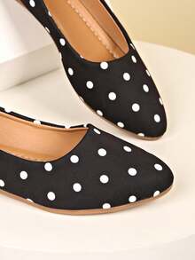Chaussures plates à bout rond pour femmes, chaussures de ballet noires à la mode, chaussures habillées confortables pour femmes, chaussures de ballet convenant pour le travail, chaussures unisexes à pois pour femmes, à porter au bureau et à la maison en toute saison - Noir et Blanc - Voir 7