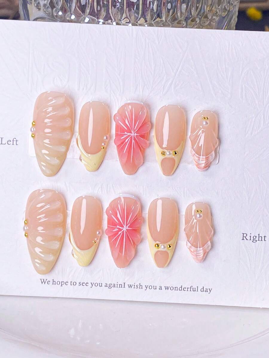 10 miếng dán móng tay thủ công, dành cho móng ngắn, móng giả, đầu móng kiểu Pháp, móng hình hạnh nhân, móng màu nude, móng màu vàng kem, móng ombre đào, móng mềm mại tươi tắn, móng mùa xuân hè, họa tiết vỏ sò 3D vẽ tay, cánh hoa ombre và chân váy xếp nếp, trang trí hạt vàng và ngọc trai, bao gồm dụng cụ làm móng, phù hợp cho nhiều dịp, dễ dán và gỡ bỏ, phù hợp cho phụ nữ và bé gái.