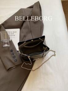 Túi xách đeo vai dáng xô nhỏ gọn tối giản dành cho nữ da dầu - màu đen - Xem 9