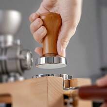 SOKANY 51/53/58mm Prensador de café, Martillo de compactación de polvo de café, Dispositivo de llenado de máquina de café, Prensador de polvo de café de acero inoxidable, Hecho a mano de alta calidad, Adecuado para máquinas de espresso - Camel - Ver 5