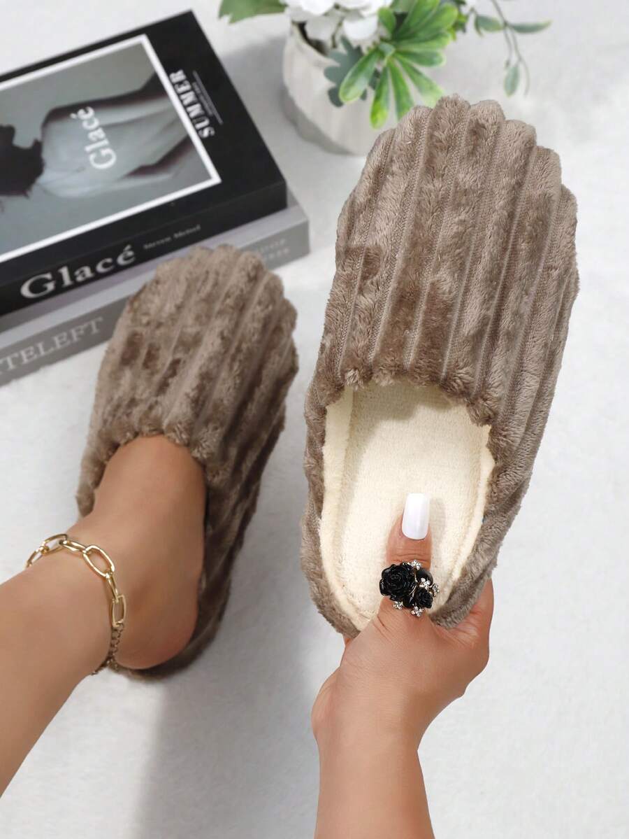 Pantuflas de mujer de estilo de moda a cuadros, de piel sintética esponjosa, calcetines para cubrir el piso interior, pantuflas ligeras y cálidas para el dormitorio en invierno - Café integral - Ver 1