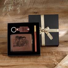 Conjunto de Presente de Carteira Personalizada com Foto e Texto Gravados em Couro, Chaveiro, Caneta e Caixa de Presente para Pai, Marido, Aniversário e Presente de Aniversário - Castanho - Visão 5