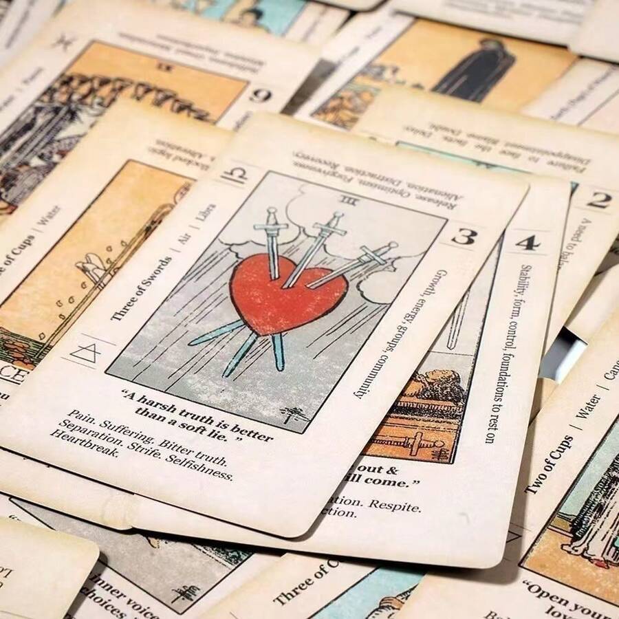 入门级塔罗牌套装，包含关键词——占卜与指引棋盘游戏，78张牌，详细的塔罗牌含义解释，适合初学者——2025版，复古风格占卜游戏，附详细指南，理想的占卜工具和礼物，独特的艺术设计 - 彩色 - 查看 1