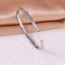 3件套不锈钢银色四叶草尖头手链，优雅奢华的Cubnia珠宝套装，适合女性、女孩、朋友和家人作为婚礼、生日、情人节、母亲节礼物。 - 銀色 - 查看 3