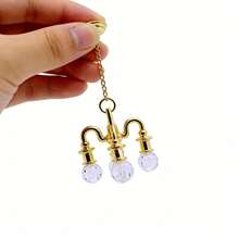 1:12 比例金属水晶吊灯，一对水晶壁灯，悬挂式水晶灯，迷你家具微缩客厅场景模型，卧室大型水晶壁灯，金属材质 - 提供金色、银色和铜色！为娃娃屋增添温馨氛围！无需电源！适用于各种节日装饰！可用于娃娃屋装饰、房间装饰、卧室配件、娃娃屋装饰、DIY微景观装饰、场景装饰、摄影道具、墙面装饰、节日悬挂装饰、个性化礼物、派对礼物 - A - 查看 14