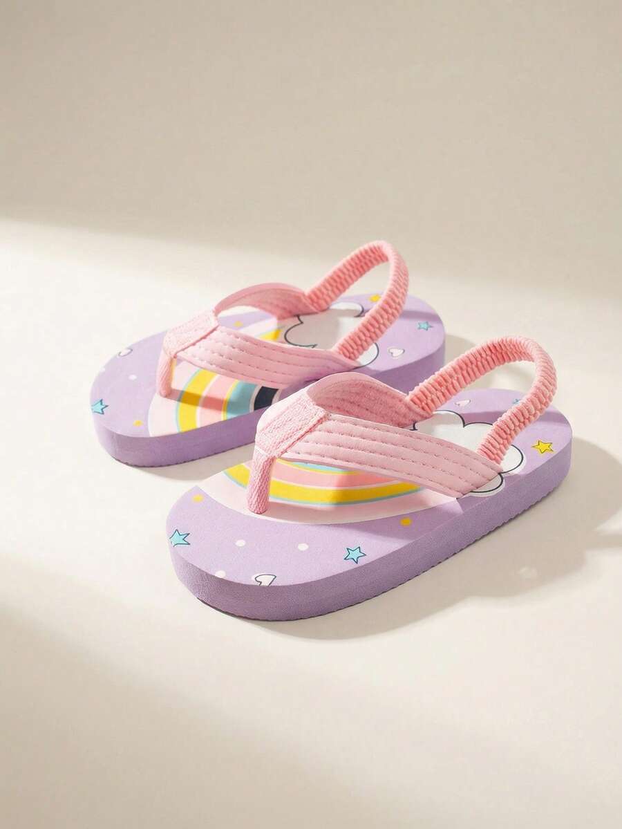 1 Đôi dép xỏ ngón cho bé gái in hình cầu vồng, sao và mây, chất liệu vải màu hồng, quai sau, hở mũi, đế bằng, thích hợp cho mùa hè đi biển (Mẫu ngẫu nhiên) - Màu tím - Xem 1