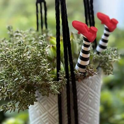 一套女巫腿花盆装饰，哥特式花盆围栏标志，塑料花园装饰，适用于盆栽植物、庭院、草坪，是送给朋友的完美户外复活节礼物，也适合万圣节。