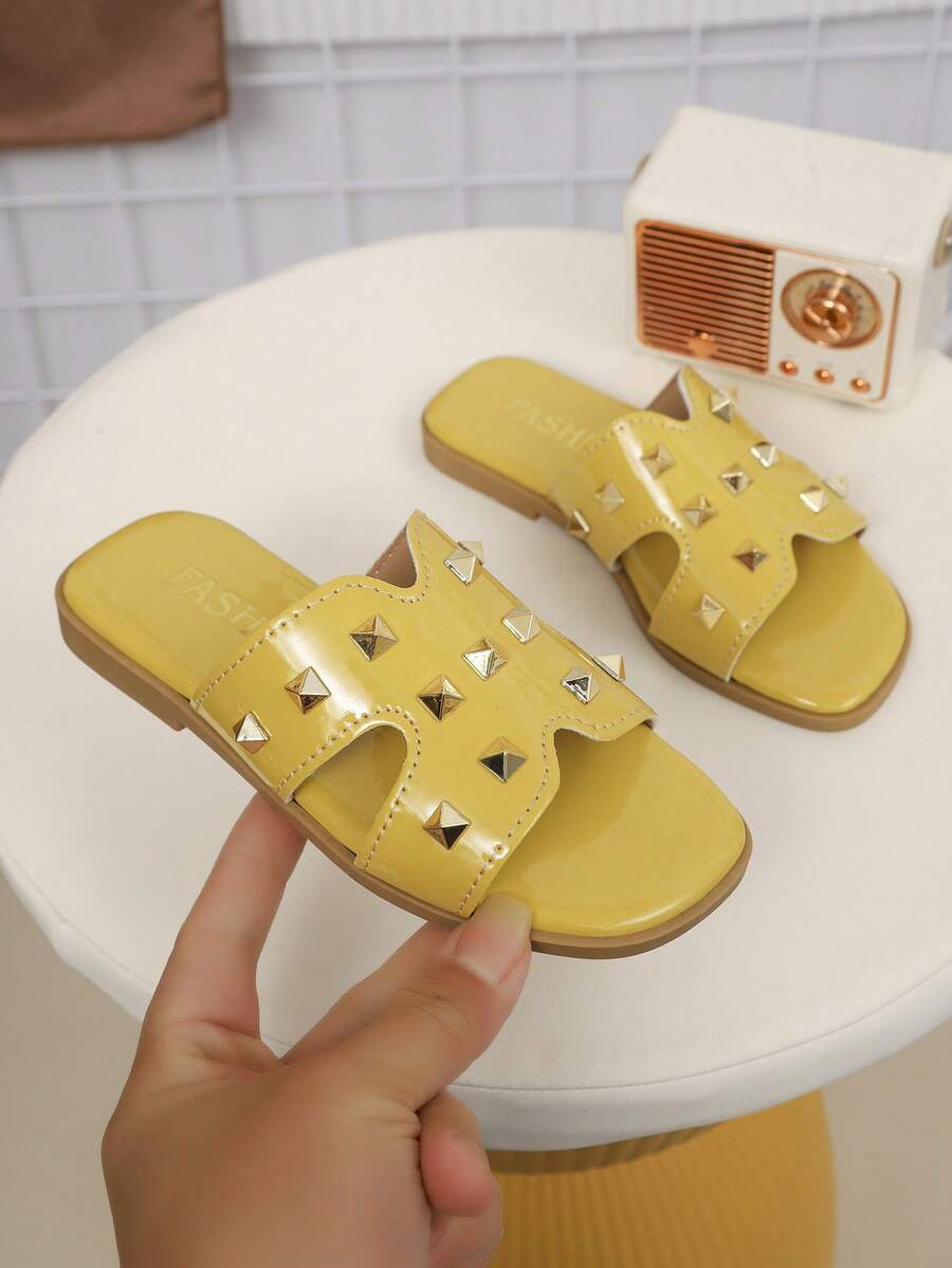 Dép lê unisex kiểu dáng giản dị mới năm 2026, thiết kế tối giản thanh lịch, thích hợp cho mùa hè.