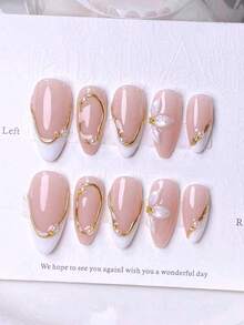 10片手工印花美甲贴纸，适用于短指甲、假指甲、法式美甲贴纸、杏仁形美甲贴纸，金色、粉色、白色，可爱美甲贴纸，新年美甲贴纸，优雅奢华风格，手工雕刻白色三叶草和不对称金属法式美甲贴纸，饰以金属珠和珍珠。 - 西瓜粉 - 查看 9