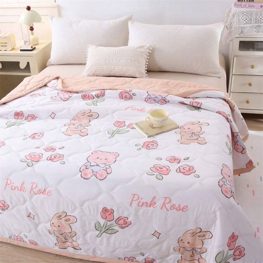 1pc Floral Printed Quilt, Lightweight Comforter, Soft Polyester Blend Fabric, Machine Washable, Ideal For Bedroom Decor, Modern Bedding Design, Comfortable For Summer, Decorative For Autumn, Room Decor - Baby Pink - View 1