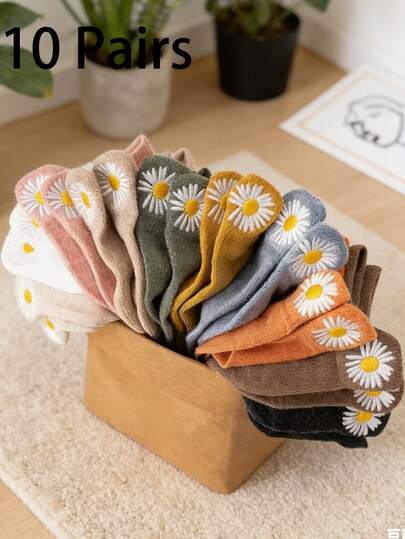 10 Pairs Of Women's Multi-Color Combination, Black, White ,Cute Little Daisy Embroidery, Spring And Summer All-Match Style, Knitted Breathable Fabric, Ins Style, Girl Style Ankle Socks, Home, Commuting, Party, Sports, School, Holiday Gifts