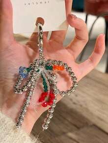 Pendentif à pompons avec perles de cerise Y2K, accessoire porte-clés Kawaii, accessoires essentiels de vacances, accessoires de sac, breloques pour sac, cadeaux d'enseignants, accessoires de festival, cadeaux de remise des diplômes, cadeaux d'appréciation des enseignants, cadeaux d'anniversaire, cadeaux pour la fête des mères - Multicolore - Voir 2