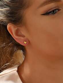 1 Pair Casual Versatile Heart-Shaped Metal Stud Earrings, Fashionable Minimalist Women's Jewelry Suitable For Daily Wear, Outings, Photo Shoots, Can Be Given As Mother's Day Gift - Yellow Gold - View 1