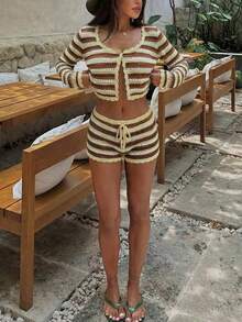 Bộ đồ đi biển 2 mảnh mới dành cho nữ, phối sọc tương phản, cài cúc phía trước và khoét lỗ, thích hợp cho mùa xuân. - Nhiều màu - Xem 6