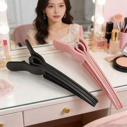 The High-Crown Hairpiece With Root-Fixing And Fluffy-Hair-Stabilizing Clips, Seamless Positioning Clips, And Hairstyle-Stabilizing Duckbill Clips For The Bangs. The Hair Clips Firmly Fix The Hair, Leaving No Depressions Or Wrinkles, Creating A Natural Hairstyle. It Is Suitable For Almost All Hair Types, Especially For Thick, Curly Or Thick Hair. They Can Be Worn Comfortably For Makeup, Home Work, Traveling, Etc.