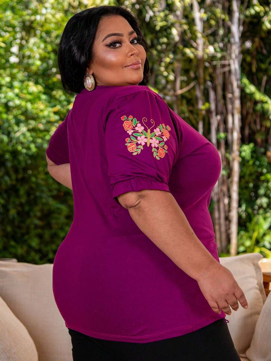 Plus Size Black T-Shirt/Blouse With Floral Silk Screen Print On The Princess Sleeve - 玫瑰紅 - 查看 1