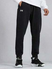Under Armour 男士锥形裤腿运动裤，健身训练休闲运动裤 - 黑色 - 查看 1