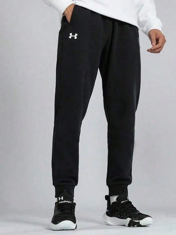 Under Armour 男士锥形裤腿运动裤,健身训练休闲运动裤 - 黑色 - 查看 1