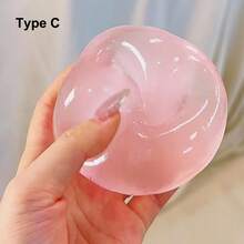 Một quả táo pha lê màu pastel mềm mại, với lớp vỏ siêu mỏng và kết cấu mịn màng, dẻo dai. Nó vừa là một món đồ chơi giảm căng thẳng có thể bóp được, vừa là một món đồ chơi cảm giác xúc giác. Lý tưởng để trưng bày trên bàn làm việc, đây là một món quà tuyệt vời giúp giảm căng thẳng trong văn phòng. - Nhiều màu - Xem 9