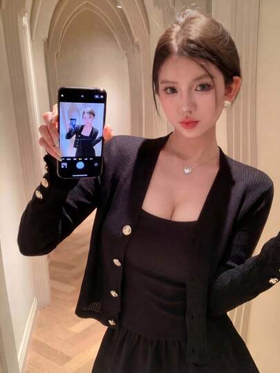 轻盈透气的针织开衫，质地柔软亲肤，百搭日常穿着，春夏款